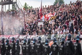 Futbol matçında iğtişaş: Yüzlərlə polis yaralandı